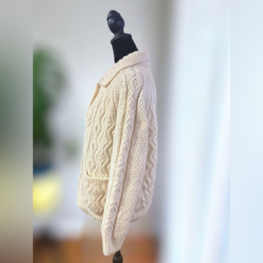 VINTAGE Hand-Knitted New Wool Chunky Boyfriend Fisherman Aran Cardigan Sweater 4 - Picture 8 of 16